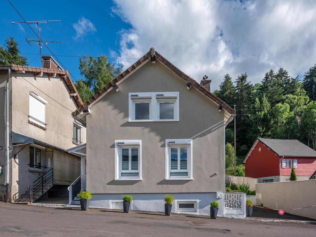 Vila Stunning 4-Bed House In La Bourboule Exteriér fotografie