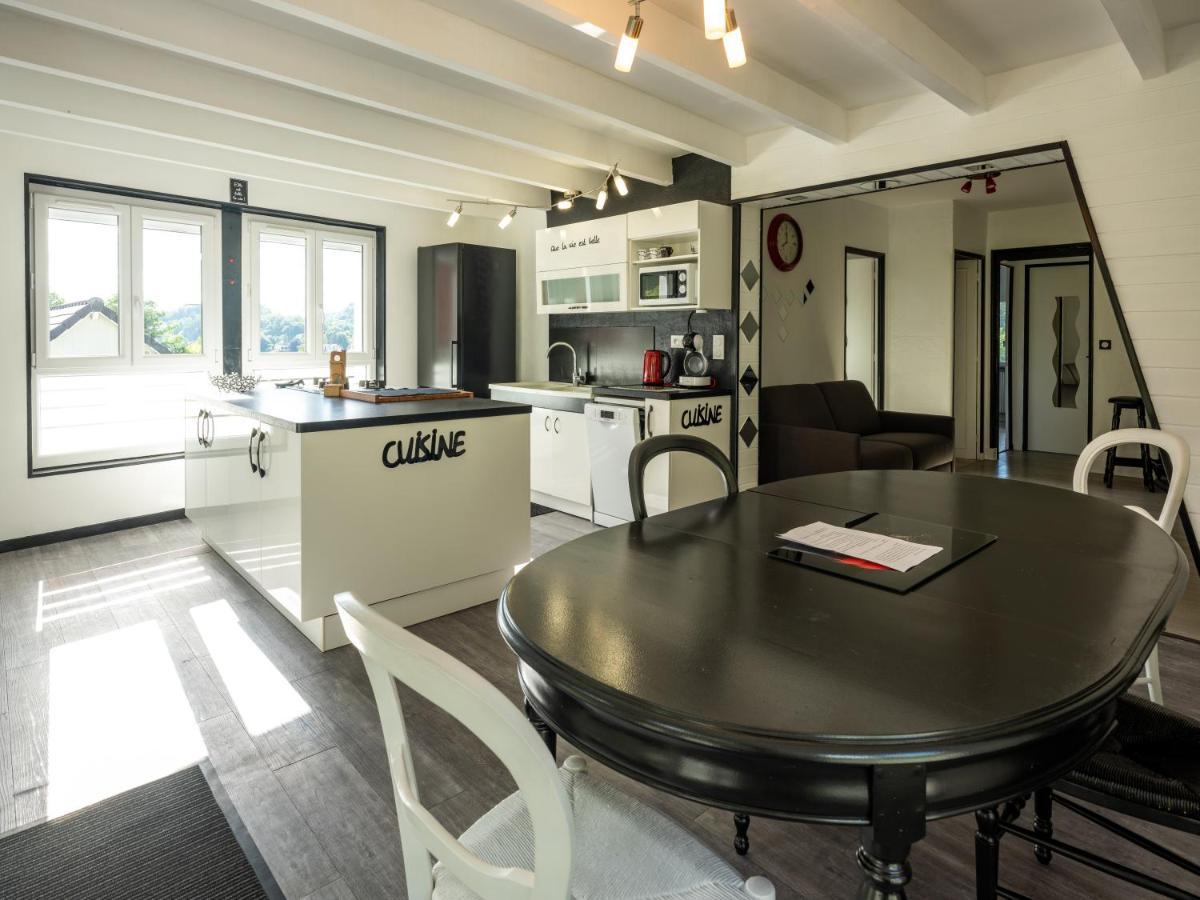 Vila Stunning 4-Bed House In La Bourboule Exteriér fotografie